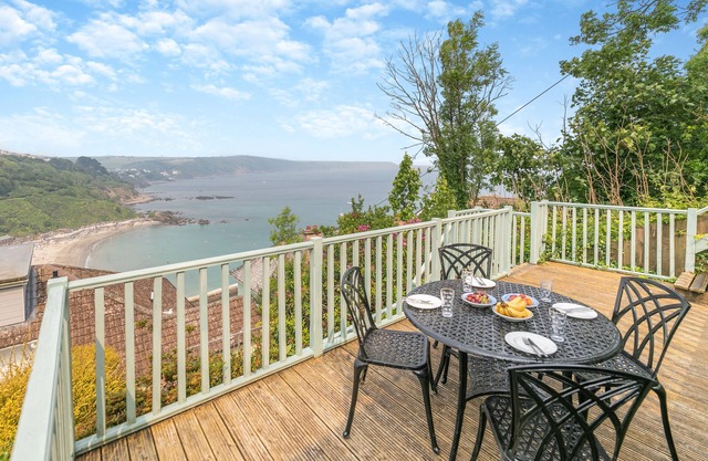 Aurora - Two Bedroom House, Sleeps 4
