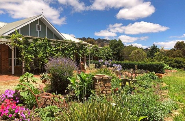 Authentic Farm Style Retreat - Perfect for families and large groups!