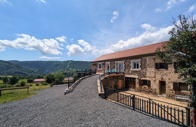 Authentic and comfortable gîte with large grounds and stunning view in Saint-Privat-d'Allier