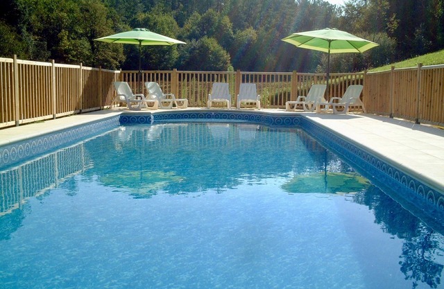 Authentic little Périgord house with saltwater swimming pool, just outside SARLAT