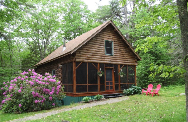 "Authentic "Log Cabin in Boothbay Harbor Maine