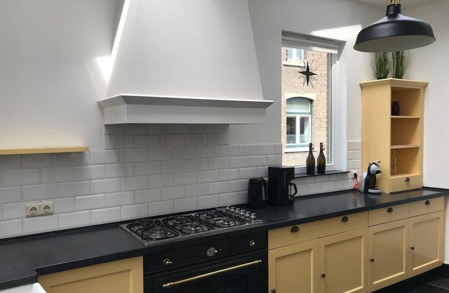 Authentic luxury group stay (10p) near Maastricht