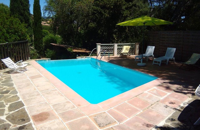 Authentic mas provençal, private swimming pool, close to the sea
