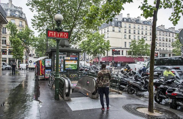 Authentic Parisian Stay-Expansive 5-Bedroom in a Chic, Historic Locale