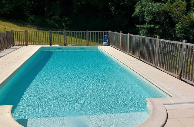 Authentic small Périgord house with salt pool at the gates of SARLAT