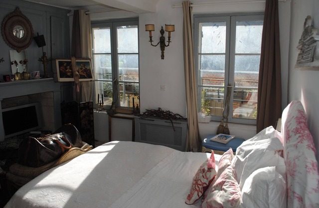 Authentic village house in the heart of Cambremer