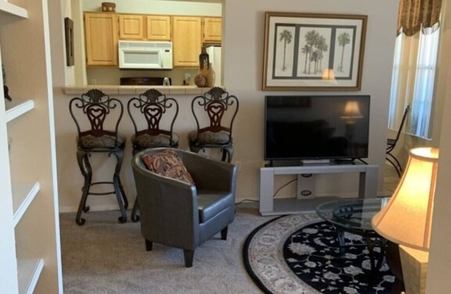 AVAIL 10-1-25 10-31-25 AT GREAT RATES! QUIET 3RD FLOOR UNIT W/GOOD VIEWS!