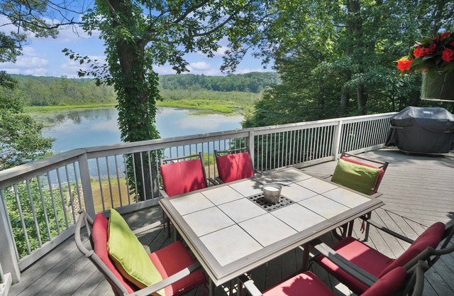 Available Aug 20-22 & 27-29 Private Mini Resort with Indoor Pool & Sauna