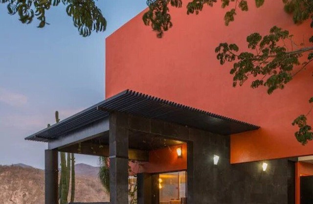 AVE DEL RISCO HOUSE (Luxurious Oasis)