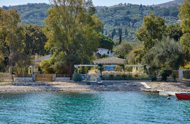 Avlaki Beach House - Four Bedroom Villa, Sleeps 8