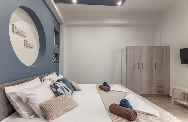 ★ Avra Suite 1BR in city center - 50m to Beach