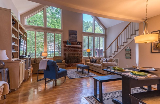 Award Winning Chalet Retreat-Downtown Nashville Opry and More! Premier Partner