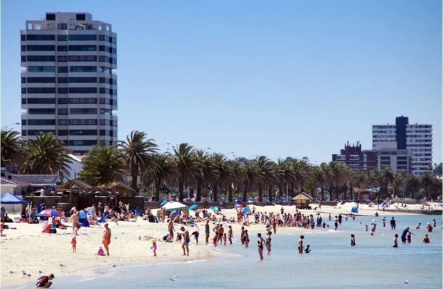 Awesome Albert Park Art Deco 2 Bedroom Apt. Bevan2