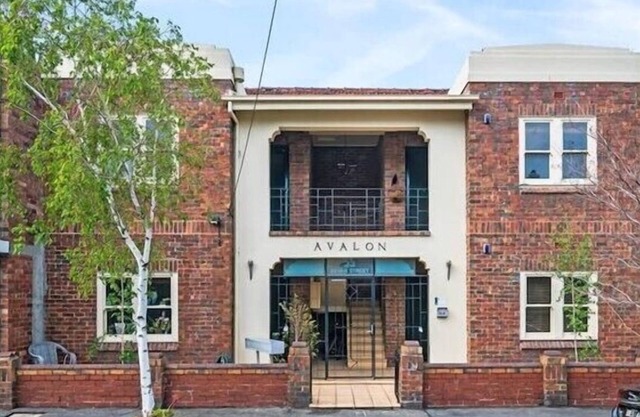Awesome Albert Park Art Deco 2 Bedroom Apt. Bevan2
