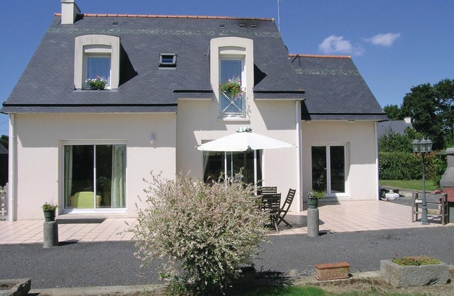 Awesome apartment in Roz-Landrieux