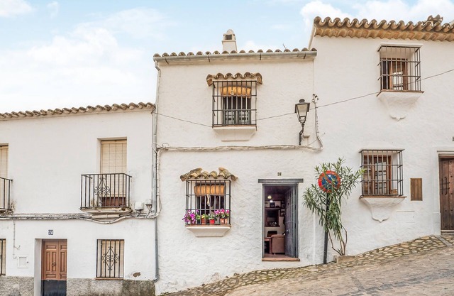 Awesome home in Zahara de la Sierra