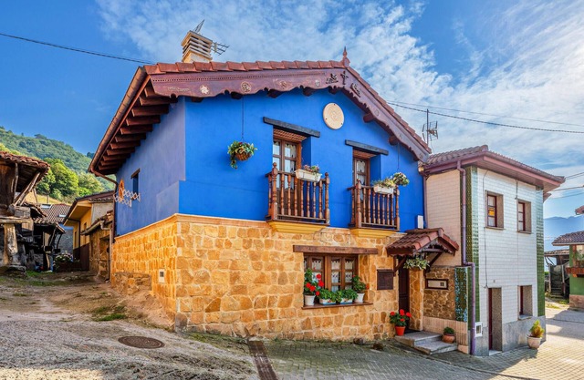 Awesome home in Carabanzo