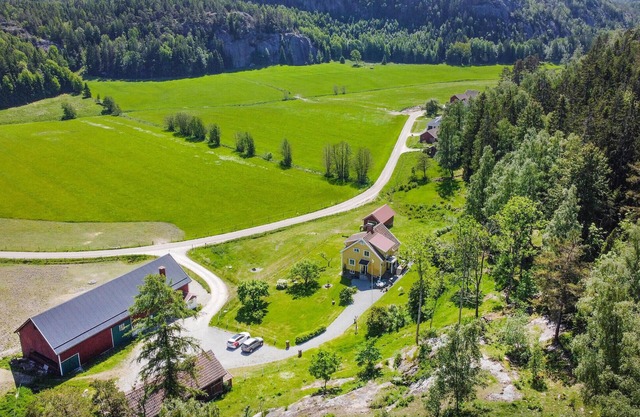 Awesome home in Fjällbacka with WiFi