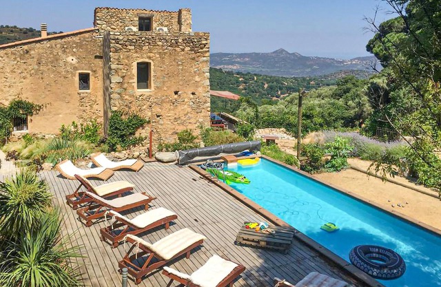 Awesome home in Ville-Di-Paraso