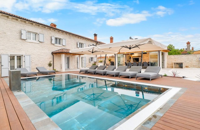 Awesome home in Gajana