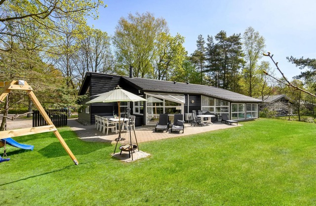 Awesome home in Glesborg with kitchen