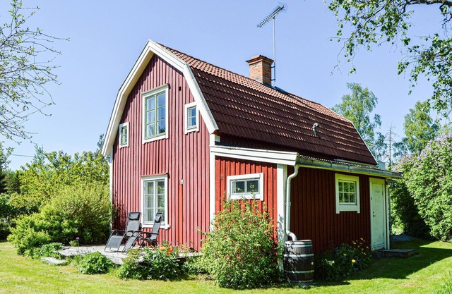 Awesome home in Hallstavik with WiFi