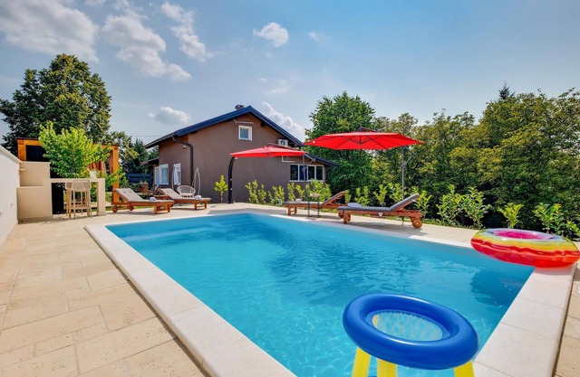 Awesome home in Gornji Vinkovec