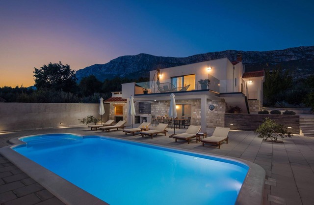 Awesome home in Kastel Sucurac