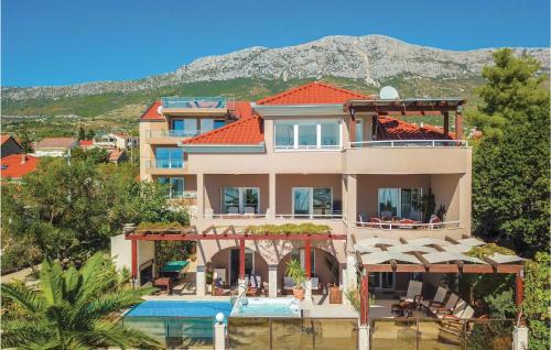 Awesome Home In Kastel Gomilica