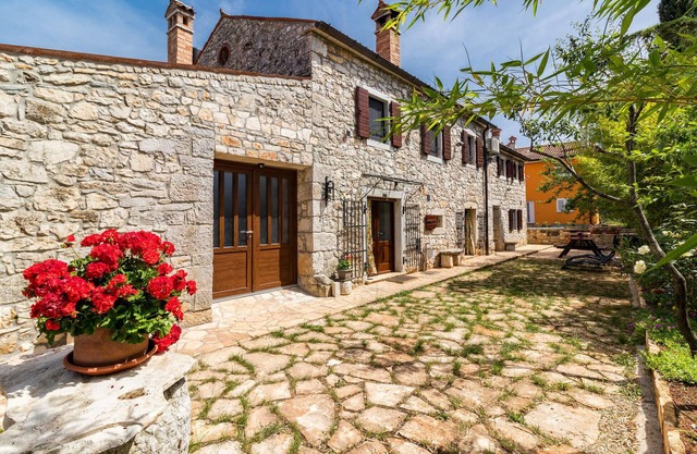 Awesome home in Kosinozici with kitchen