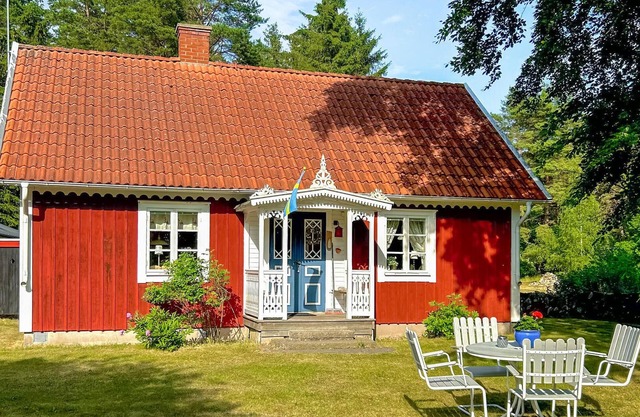 Awesome home in Löttorp with kitchen