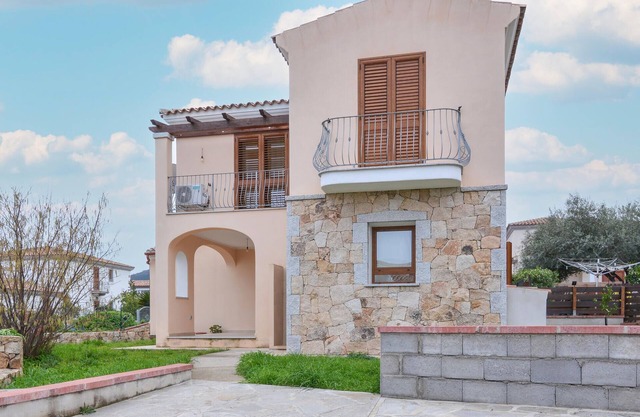 Awesome home in Malamuri with WiFi