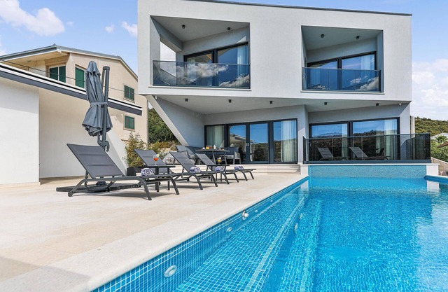 Awesome home in Marina