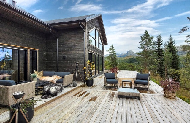 Awesome home in Norheimsund with sauna