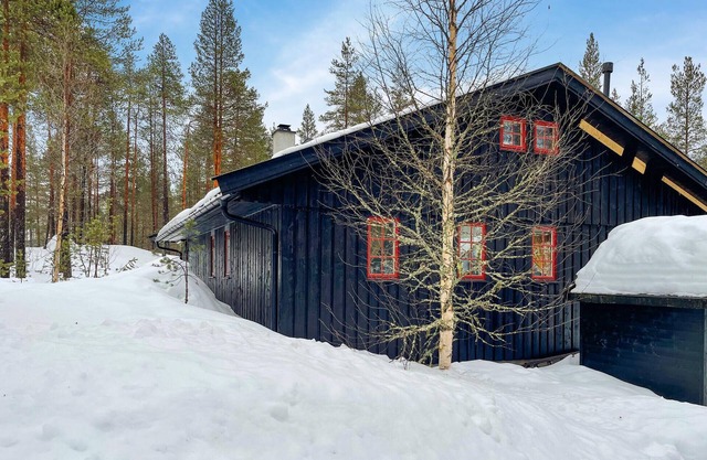 Awesome home in østby with kitchen