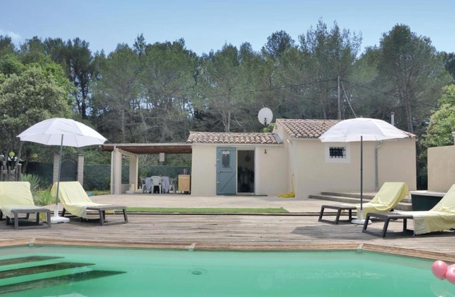 Awesome home in Pourcieux with 1 Bedrooms, Private swimming pool and Outdoor swimming pool