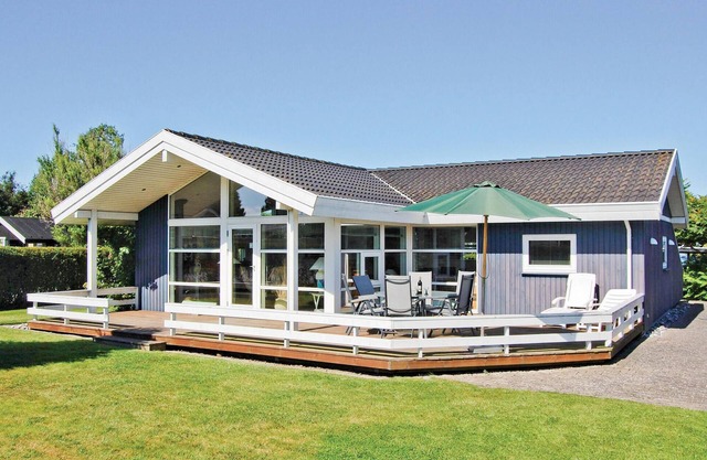 Awesome home in Strøby with WiFi