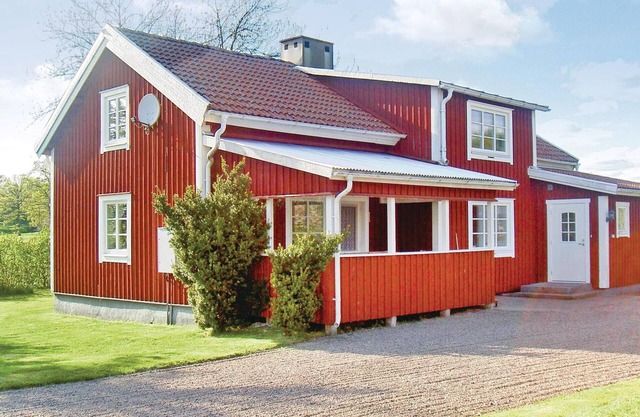 Awesome home in Vittaryd with lake view