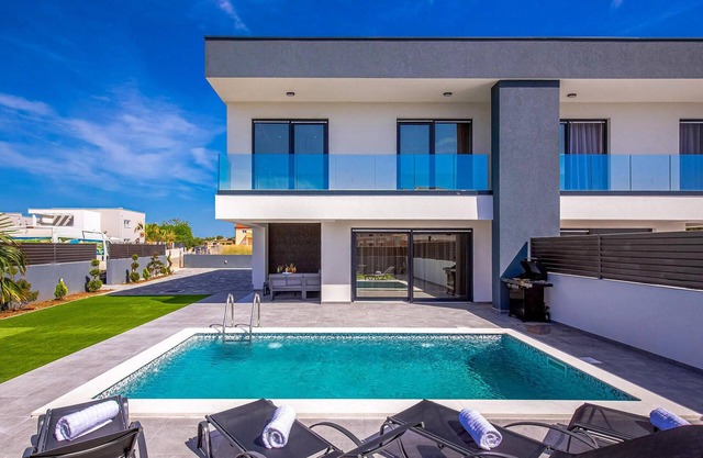 Awesome home in Zaton with sauna