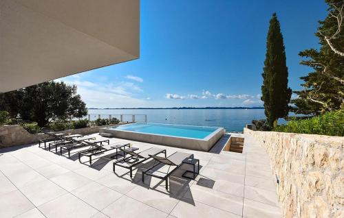 Awesome Home In Zdrelac