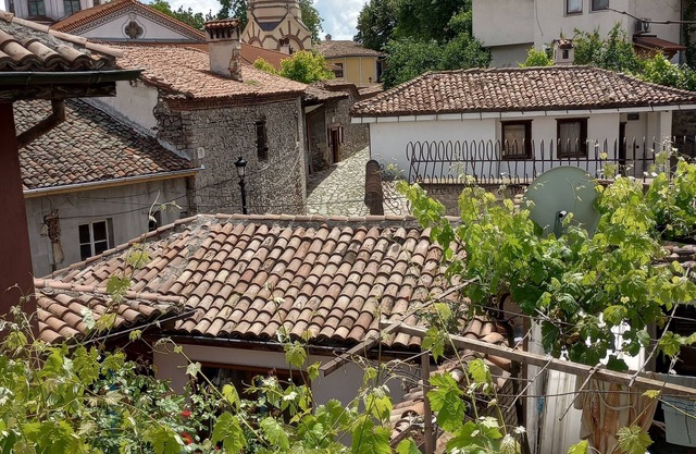 Awesome location!Probably the best in the Old Town.