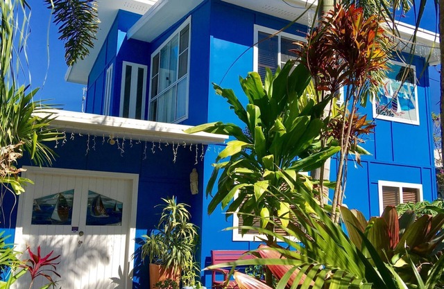 Awesomely Unique & Fun Beach House with Self Contained Unit