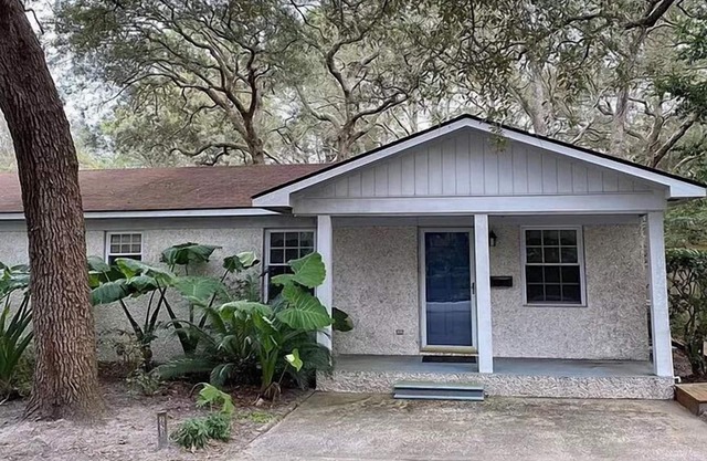 AZALEA COTTAGE DUPLEX 2 Bedroom 2 Bath