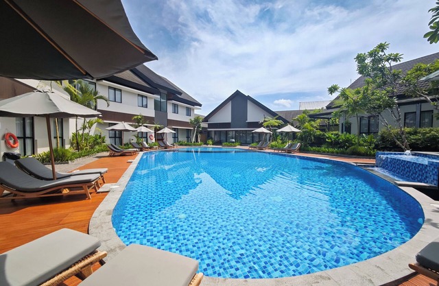 Azana Garden Hill Resort Blora