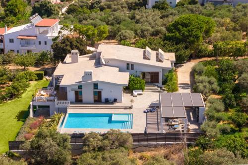 Azatis Luxury Villa