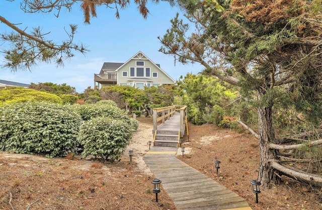 Azohva: 5 Bed/5.5 Bath Oceanfront Home on Caswell Beach with Views of Intracoa