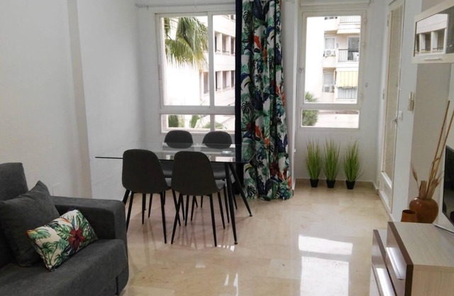 Azul Rentals Albir flat: walk to beach and shops
