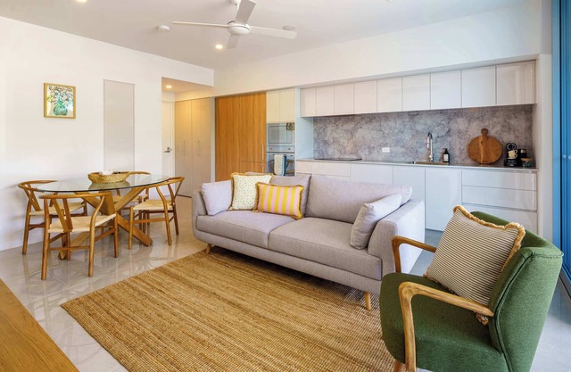 Azzure Beachside Retreat - Pool, Gym & Steam Room