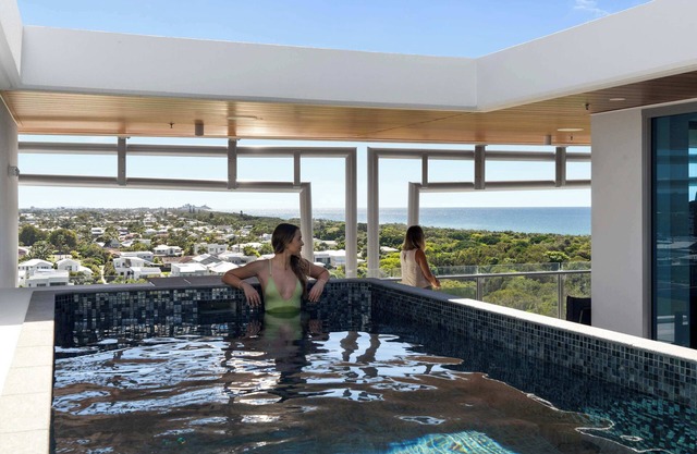 Azzure Luxe Penthouse - Private Heated Pool + Steam + Gym