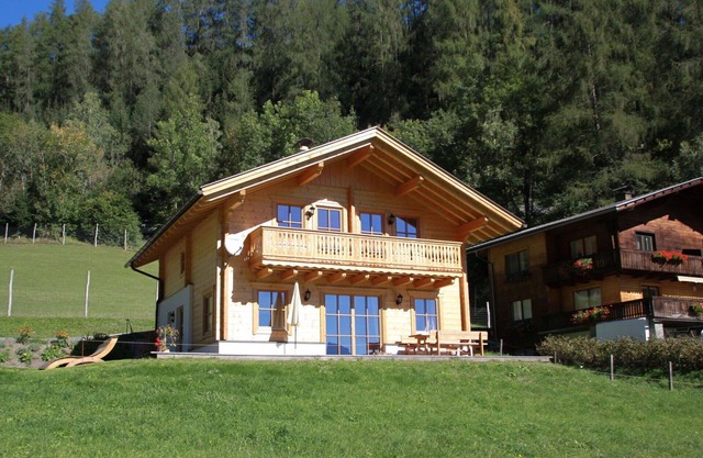 Beautiful apartment in villa for 6 people with WIFI, TV, terrace and pets allowed
